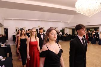 Uczniowie II LO w Wieluniu studniówkę mają już za sobą!